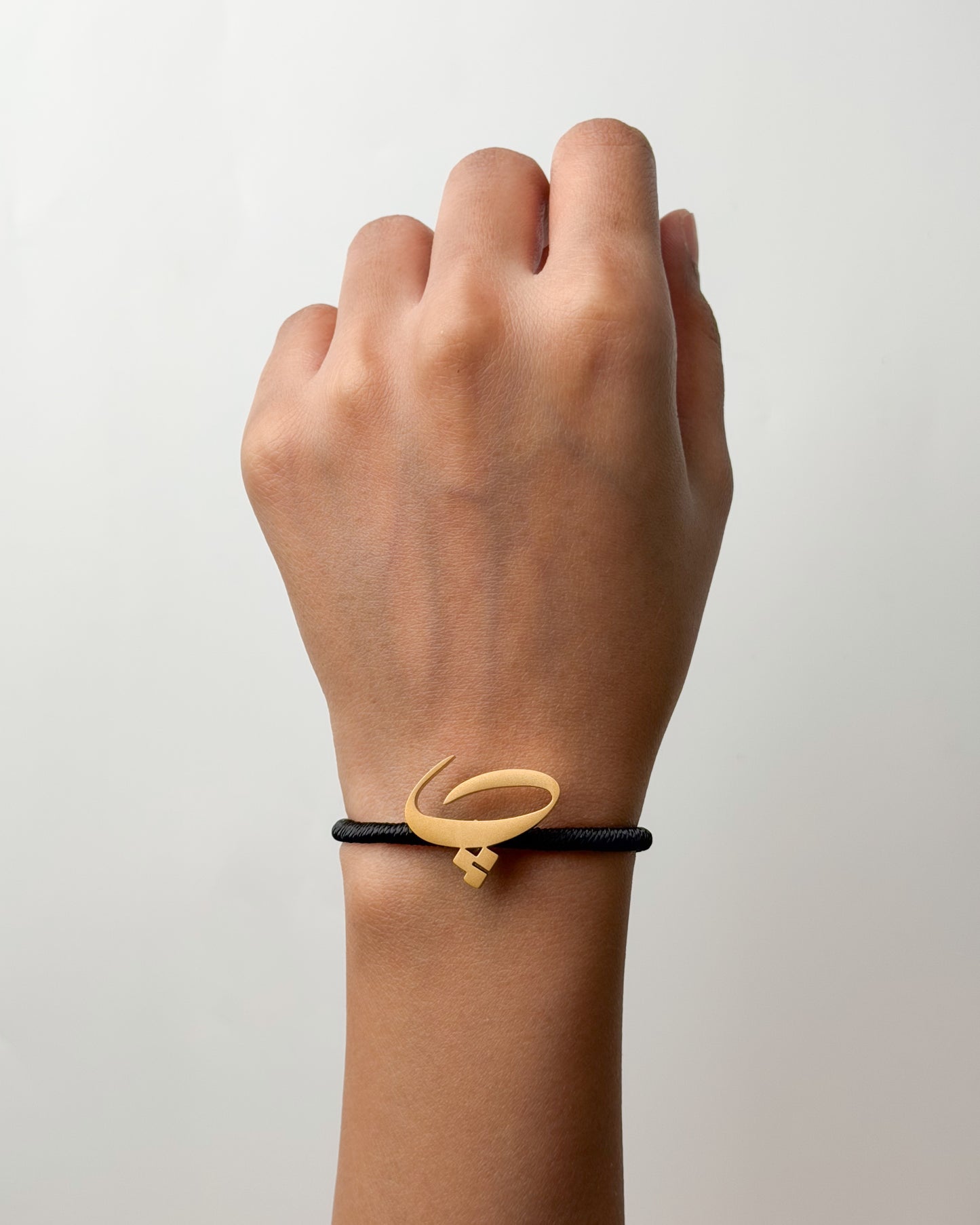 String Initial Bracelet پ