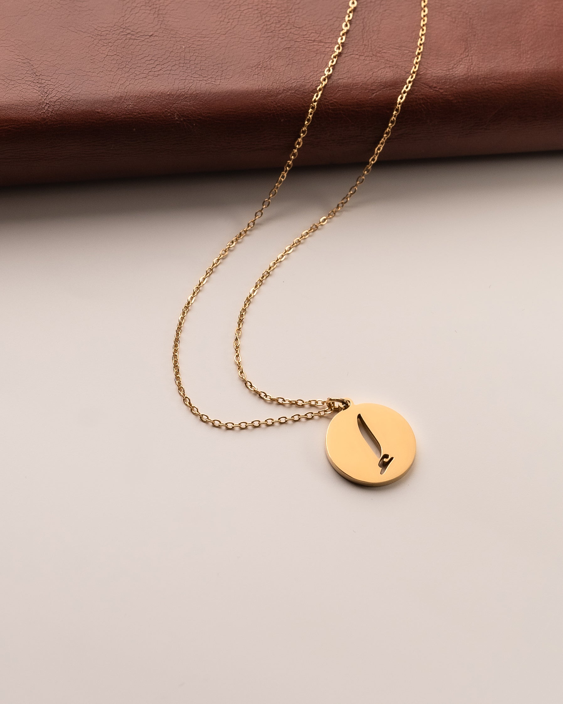 Initial Necklace إ