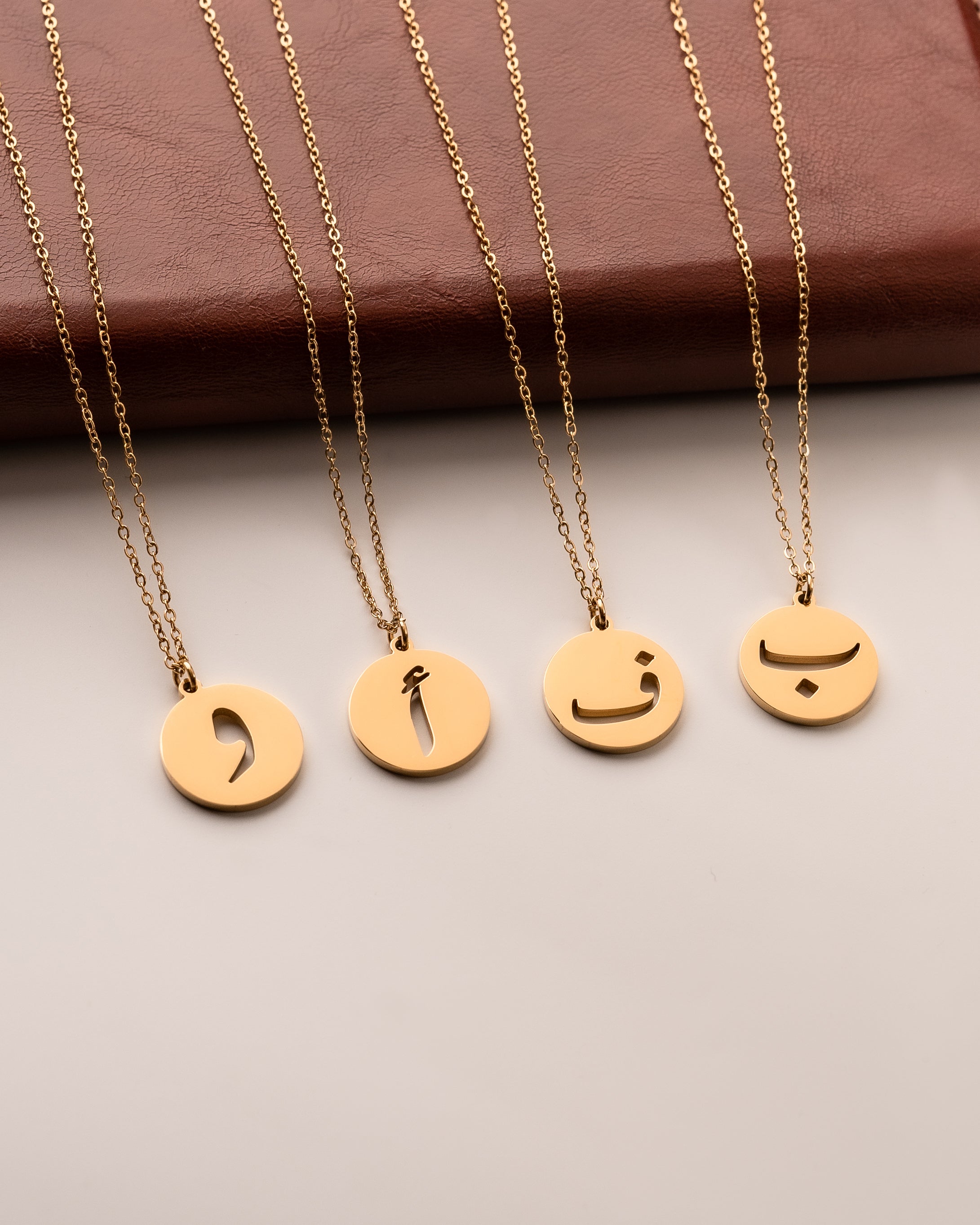 Initial Necklace إ
