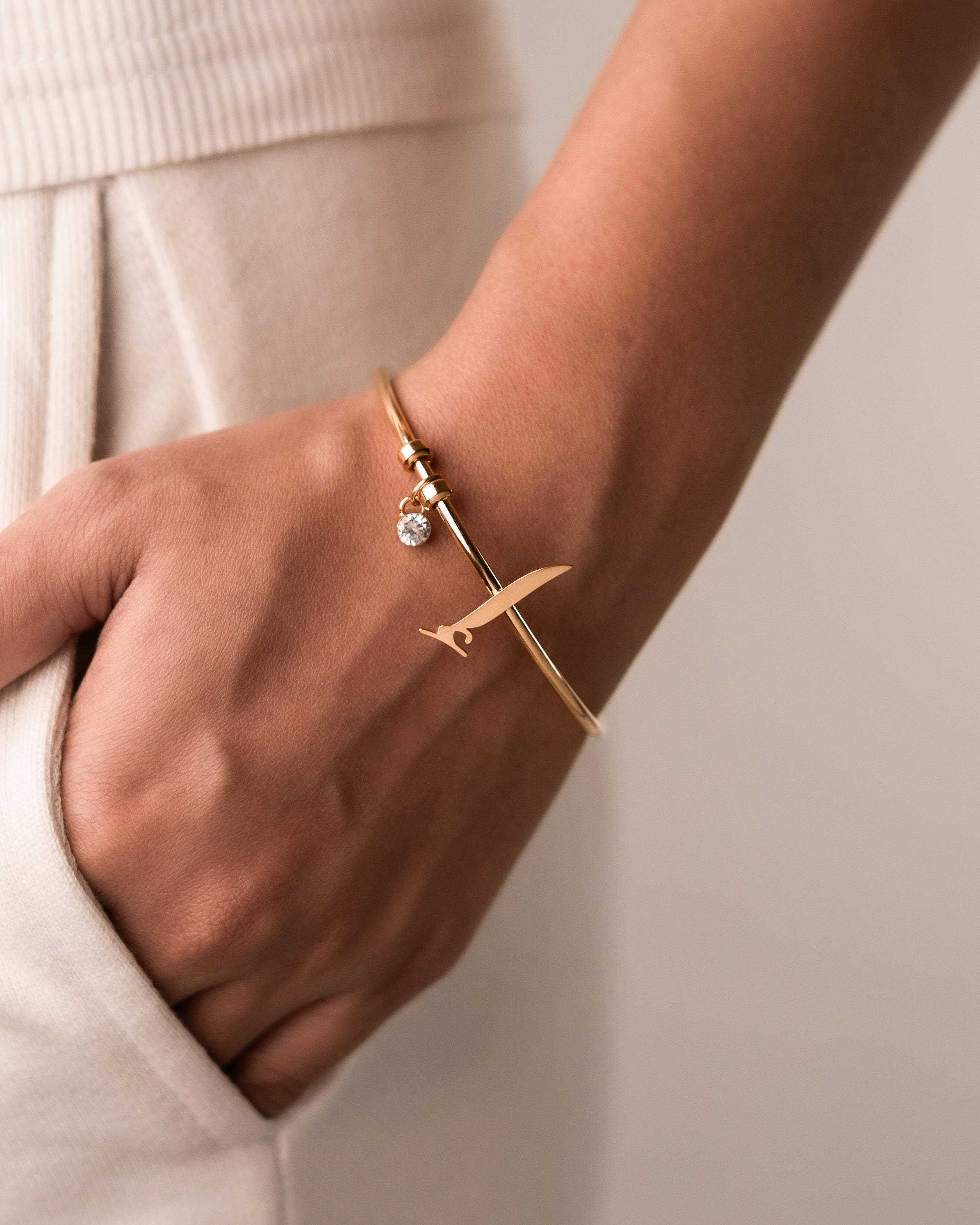 Calligraphed Initial Bracelet إ